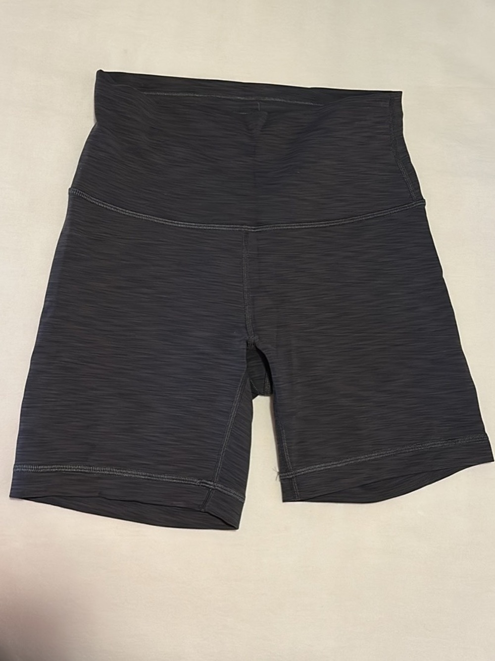 Lululemon size 6 Wunder Train biker shorts